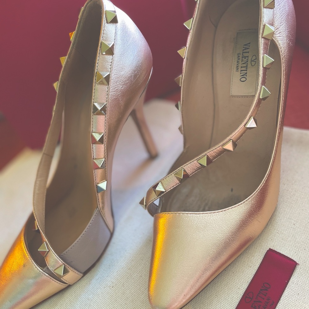 Valentino rosè Rockstud patent leather shoes 36
